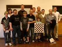 Siegerehrung 1: Dominik Will, Ulrike Storkebaum, Michael Heilmann, Willi Behm, Jean-Michel Heilmann, Bogdan Grabarczyk, Thomas Steinkohl, Matthias Riedel, Sebastian Gramlich, Armin Farmani Anosheh, Raimund H&ouml;ck und Holger Dietz